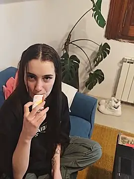 Elnonoykeila77's Webcam Show