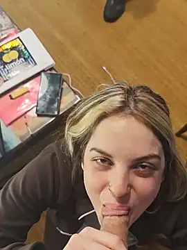 Elnonoykeila77 Webcam Show