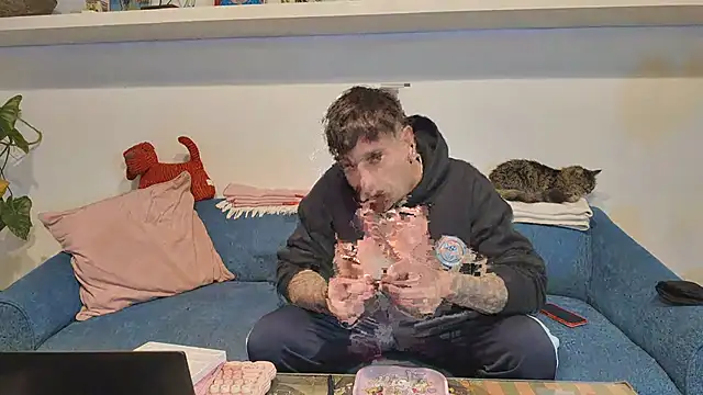 Elnonoykeila77 Show in webcam