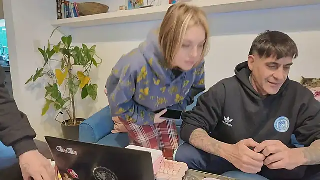 Webkamerová show Elnonoykeila77