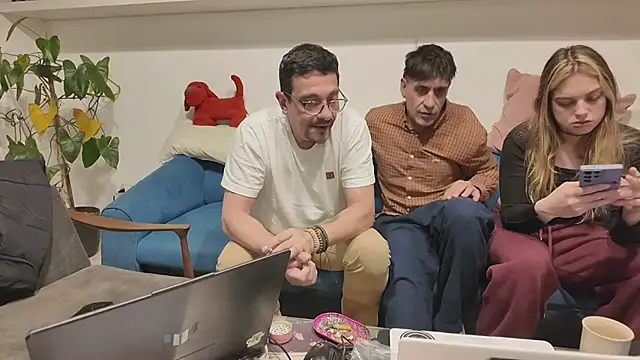Elnonoykeila77 Show Webcam
