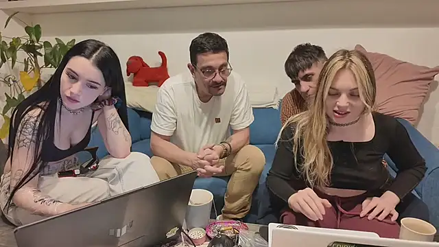Elnonoykeila77 Show in webcam