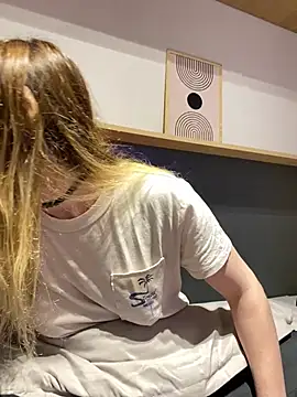 Elnonoykeila77 Webcam Show
