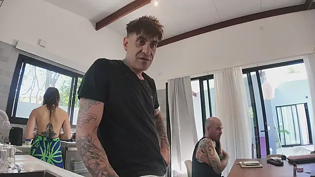 Elnonoykeila77 webcam show
