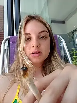 Elnonoykeila77 webcam show