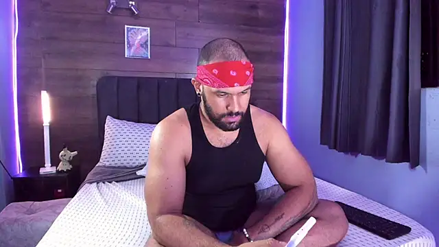 anthonylatynxd Adlı Modelin Canlı XXX Sohbeti