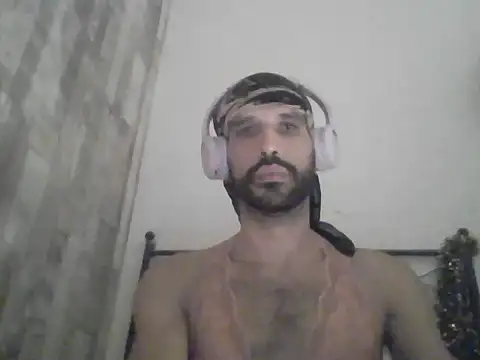 הופעת וובקאם של analboypussy