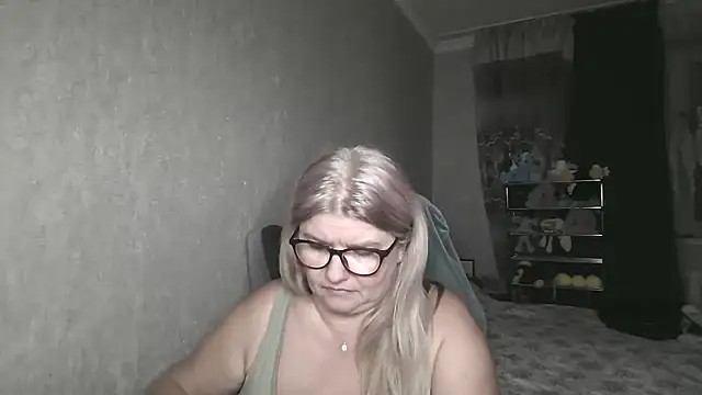 Diana_49's Live Chat Room