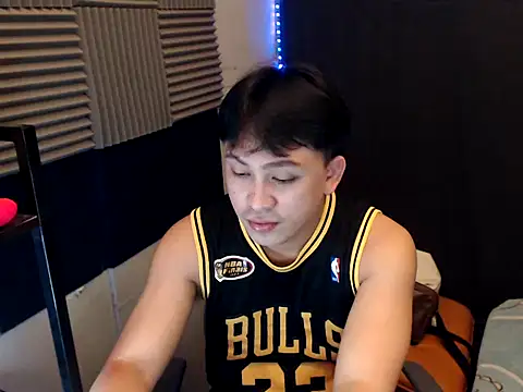 Show modela princeJayX na web-kameri