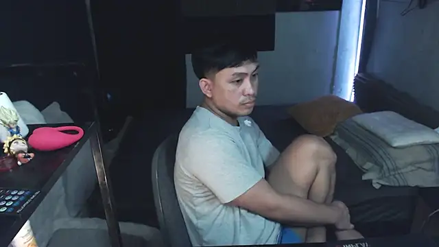 Show modela princeJayX na web-kameri