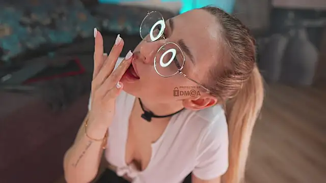 misstics_ Show in webcam