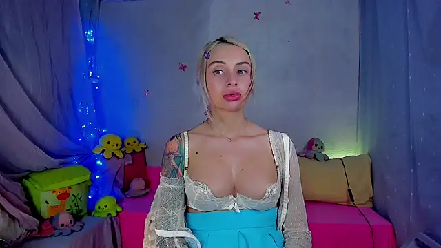 YourLizzyDoll's Live XXX Chat