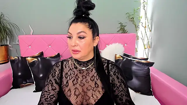 Pokazy przed kamerką – VelvetRose9