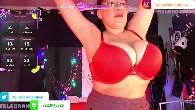 Show modela LaInsaciableIntensa na web-kameri