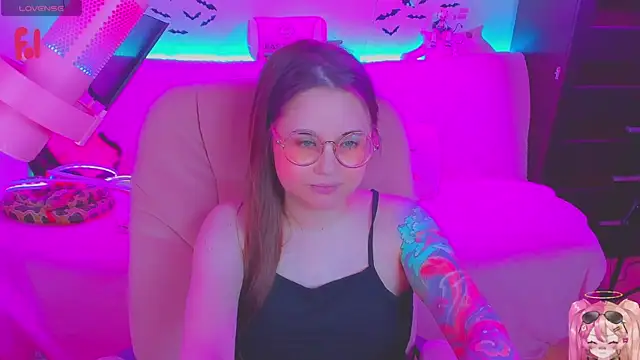 Lolisuccub Adlı Modelin Canlı XXX Sohbeti