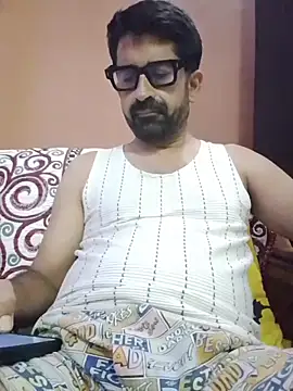 XxX_KING30: διαδικτυακό σόου στην κάμερα
