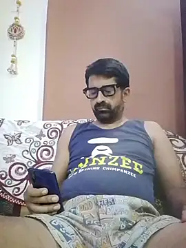 XxX_KING30: διαδικτυακό σόου στην κάμερα