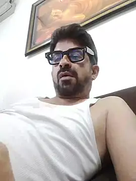 Show modela XxX_KING30 na web-kameri