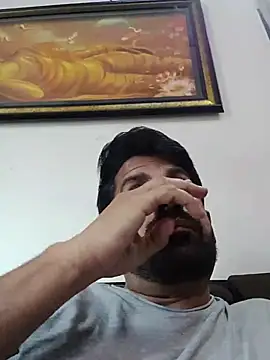 XxX_KING30: διαδικτυακό σόου στην κάμερα