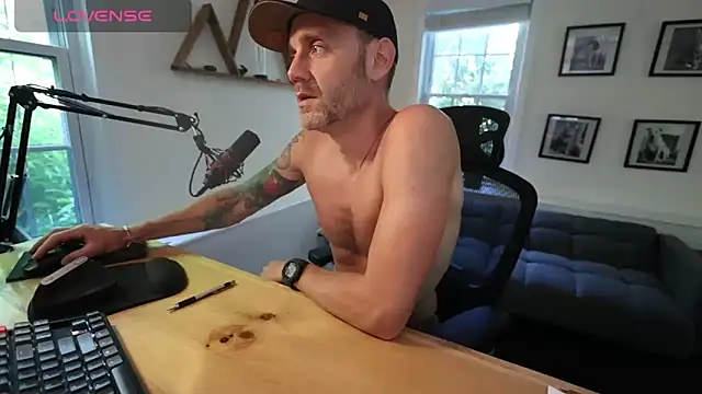 BradBronton: вебкам-шоу