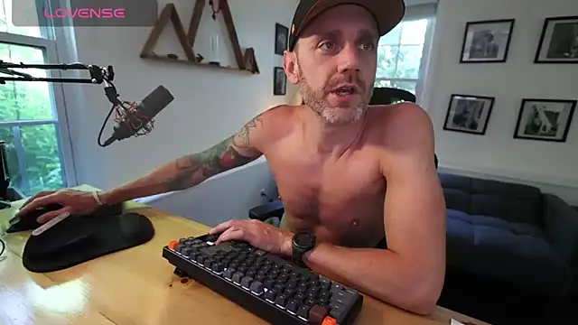 BradBronton: вебкам-шоу