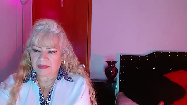 Ursulawhite69 Adlı Modelin Canlı XXX Sohbeti