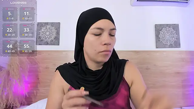 aisha_vs' Webcam Show
