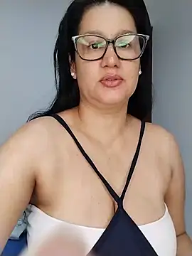 Chat +18 de keilymadam ao vivo