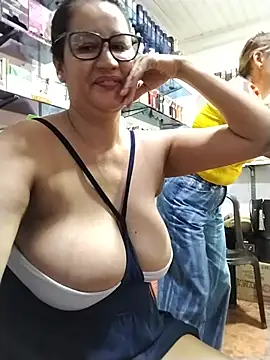 keilymadam webcam show