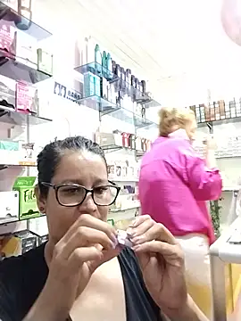 keilymadam Show in webcam