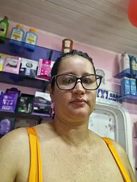 הופעת וובקאם של keilymadam