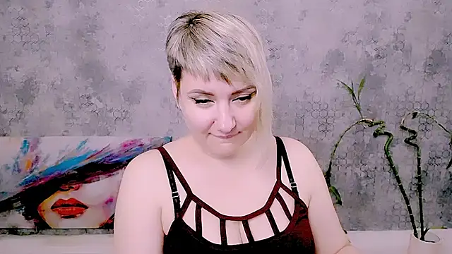 Djullia élő XXX-chatje