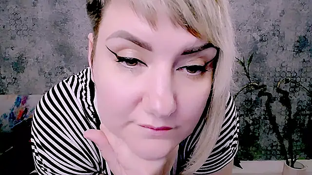 Djullia's Live XXX Chat