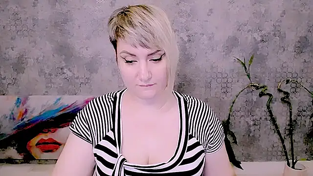 Djullia's Live XXX Chat
