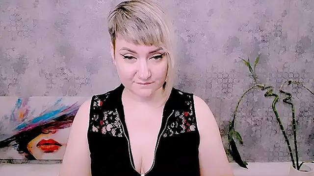 XXX chat uživo modela Djullia