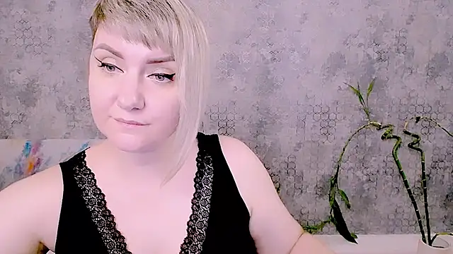Djullia's Live XXX Chat