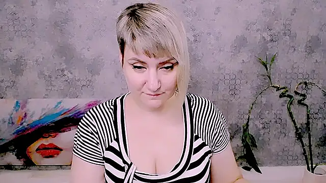 Djullia live XXX chat