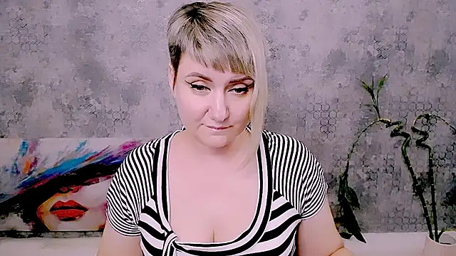 Djullia Chat XXX in diretta
