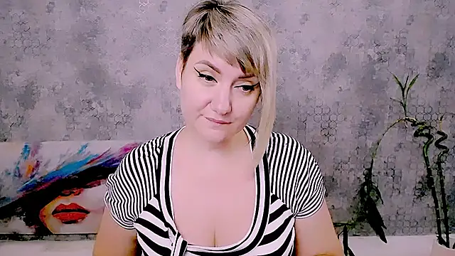Djullia Live XXX-chat
