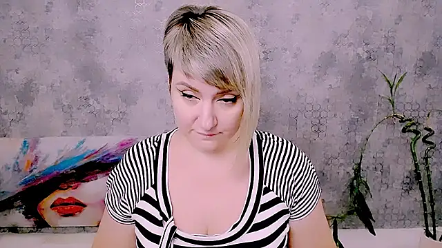 Djullia Live XXX-Chat