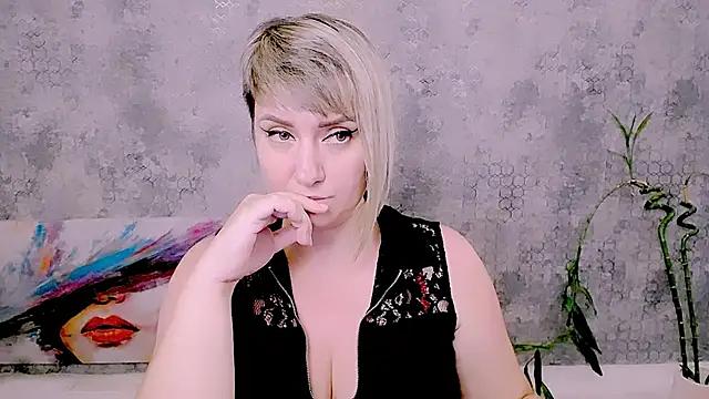 XXX chat uživo modela Djullia