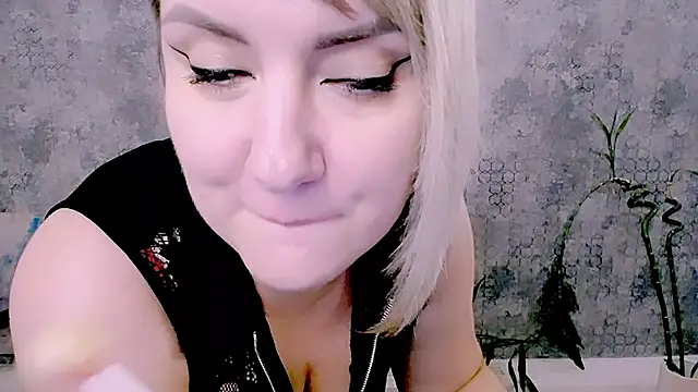 Djullia's Live XXX Chat