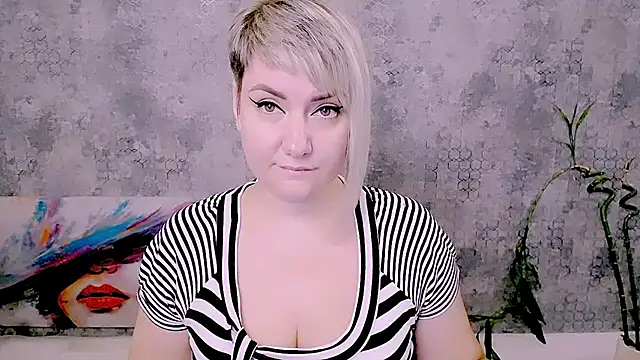 Djullia's Live XXX Chat