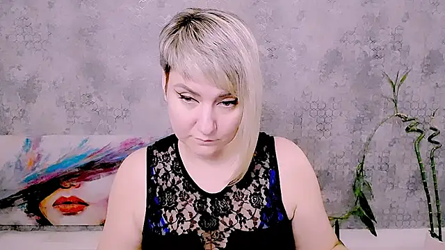 Djullia Live XXX-Chat