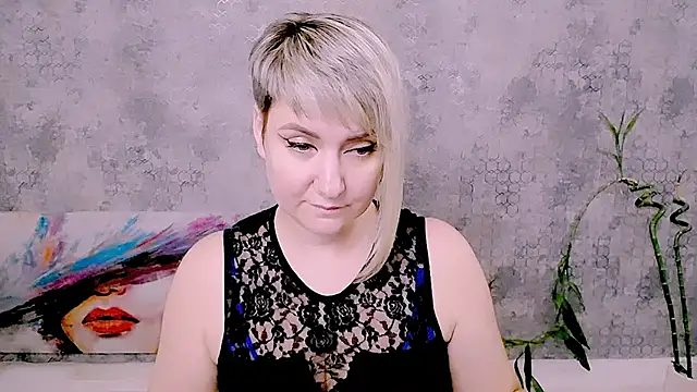 Djullia Live XXX-chat