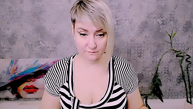 Djullia's Live XXX Chat