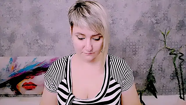 Djullia's Live XXX Chat