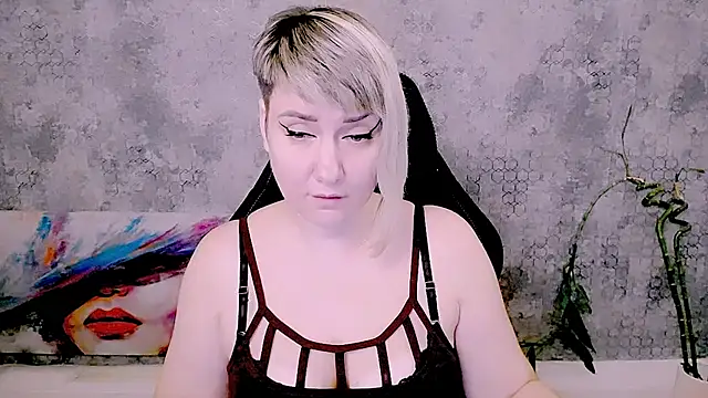 Djullia Chat XXX in diretta