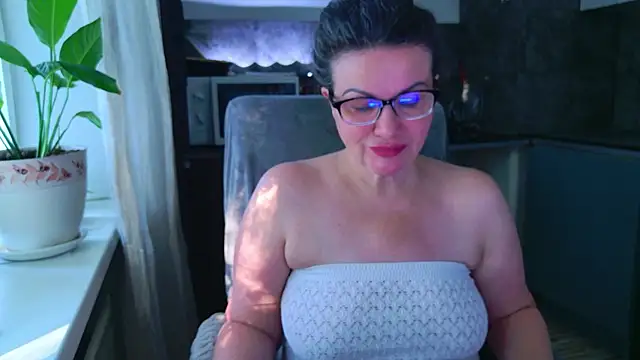 Chat +18 de MishaMILF ao vivo
