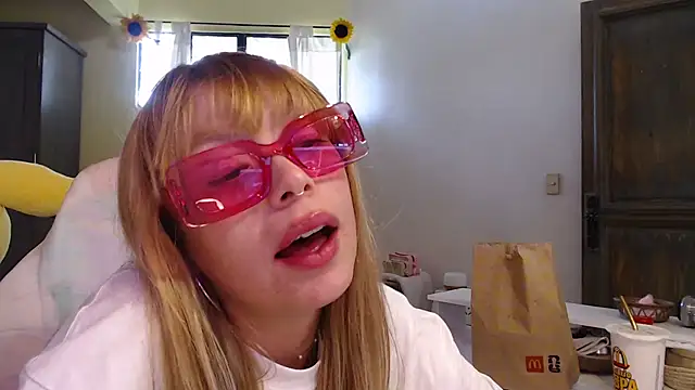 צ'אט XXX בשידור חי של SamyLight